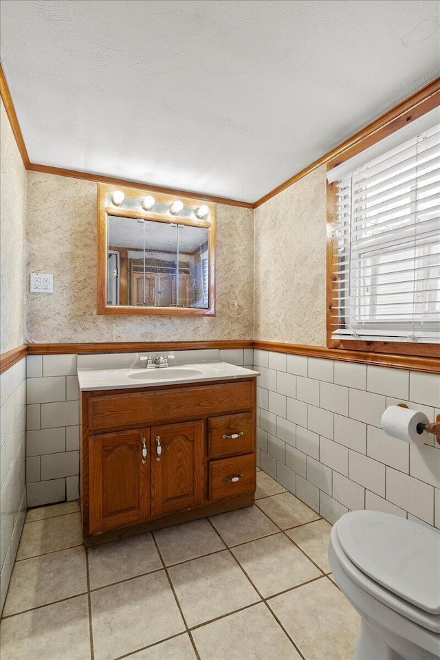 424 N Market St, Kenton, OH 43326 - half bath featuring tile walls, toilet, ornamental molding, and a wainscoted wall