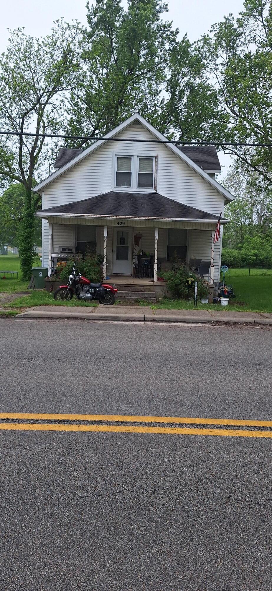 429 Riverside Dr, Sidney, OH 45365 - bungalow featuring covered porch