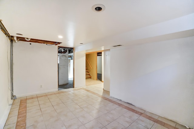 unfurnished room featuring light tile patterned flooring