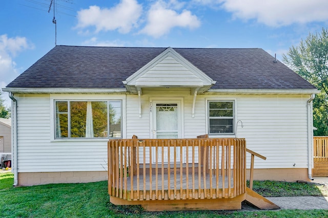 view of front of home featuring a wooden deck and a front lawn