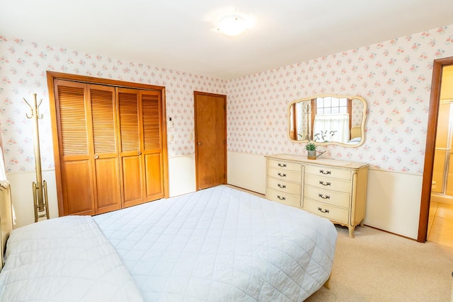 bedroom with light carpet and wallpapered walls