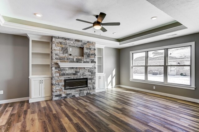 1129 Auburn St, Troy, OH 45373 - unfurnished living room featuring wood finished floors, a tray ceiling, baseboards, and ceiling fan