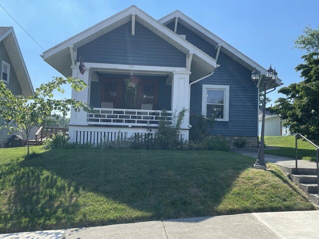 1211 N Lowry Ave, Springfield, OH 45504 - view of front of property with a front lawn and a porch