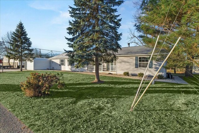 single story home featuring a front yard