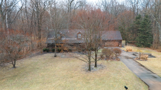 view of front of home with a front lawn