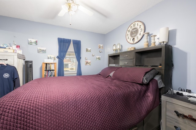 bedroom with ceiling fan