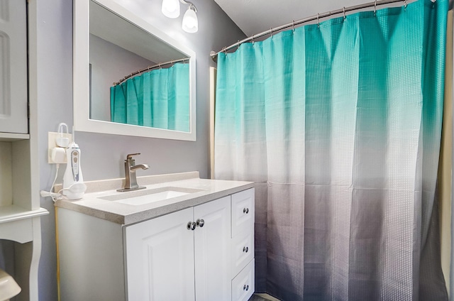 full bath with curtained shower and vanity