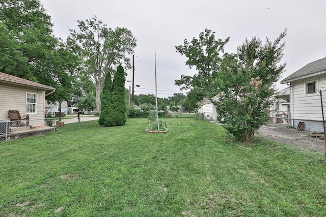 1024 Ansel Dr, Dayton, OH 45419 - view of yard