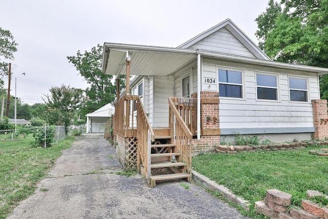 1024 Ansel Dr, Dayton, OH 45419 - view of front of house with a garage