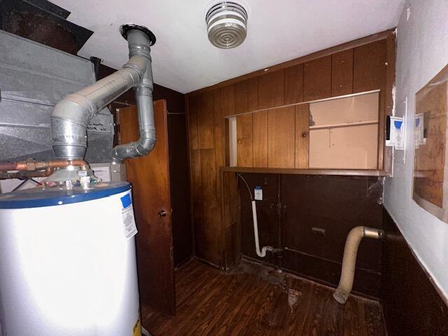 1432 Attleboro Ave, Springfield, OH 45503 - utility room with gas water heater