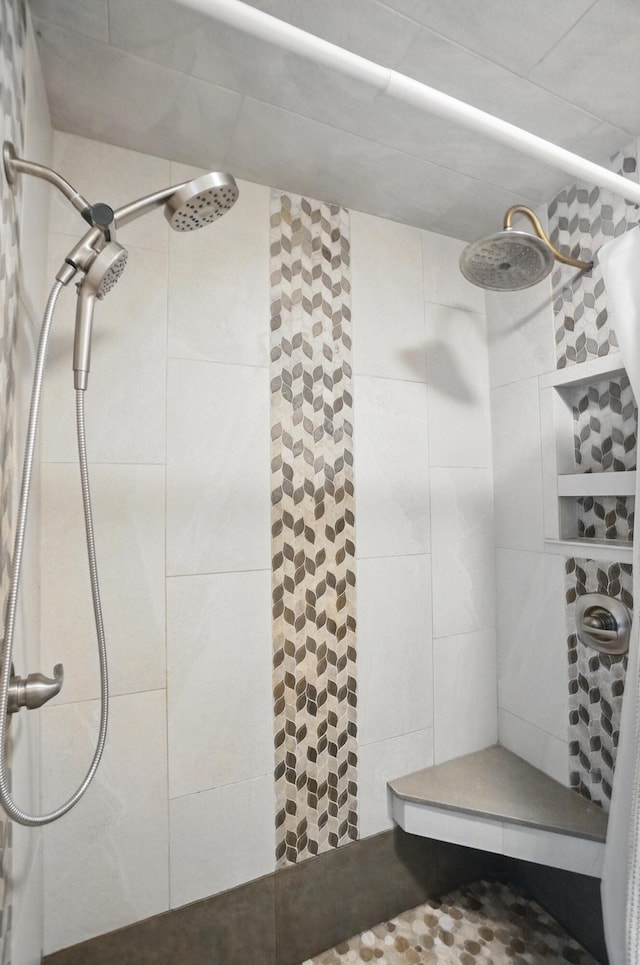 full bath with tiled shower