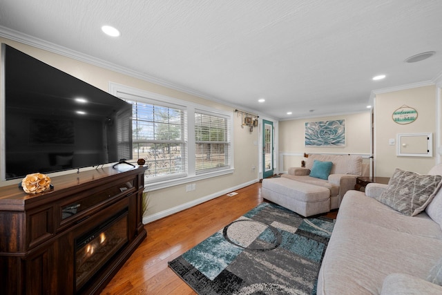 living area with recessed lighting, crown molding, baseboards, and wood finished floors