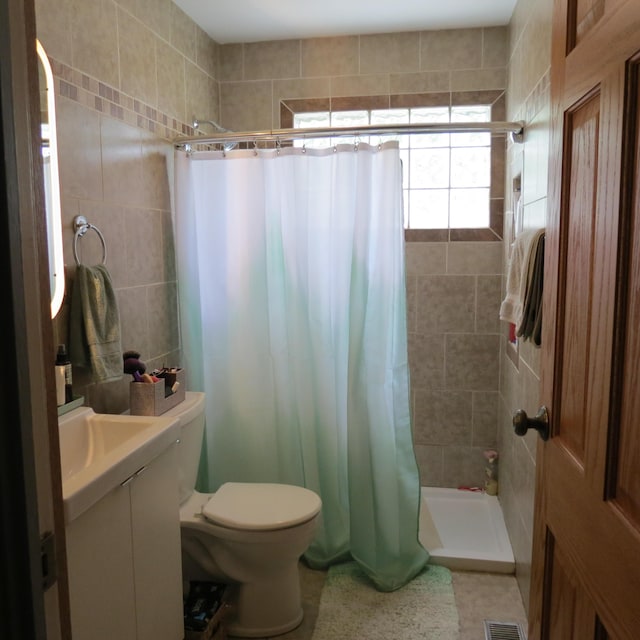 1084 Colonial Dr, Sidney, OH 45365 - bathroom featuring vanity, a tile shower, and tile walls
