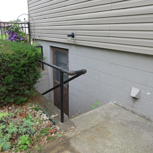 1084 Colonial Dr, Sidney, OH 45365 - exterior view