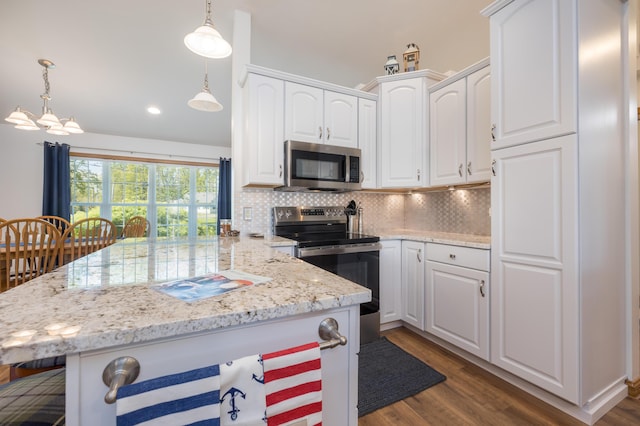 9342 State Route 368, Huntsville, OH 43324 - kitchen with appliances with stainless steel finishes, a peninsula, tasteful backsplash, dark wood-style flooring, and a kitchen bar
