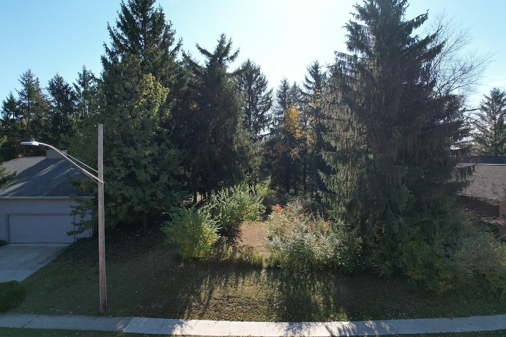 1612 Whispering Pines Ln, Bellefontaine, OH 43311