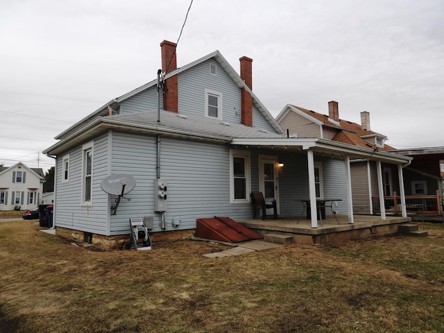 back of house featuring a yard