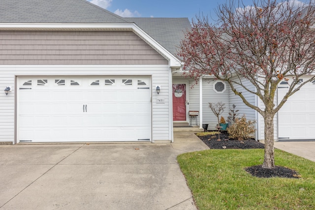 view of front of house featuring a garage and a front lawn