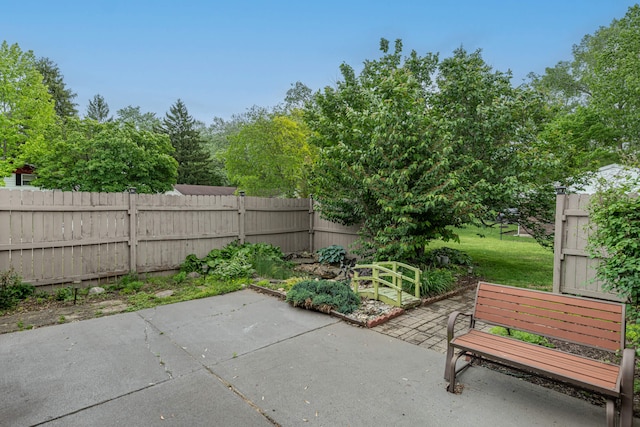 5154 Saum St, Fairborn, OH 45324 - view of patio / terrace featuring fence