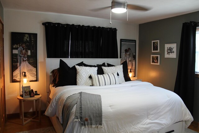 bedroom with a ceiling fan