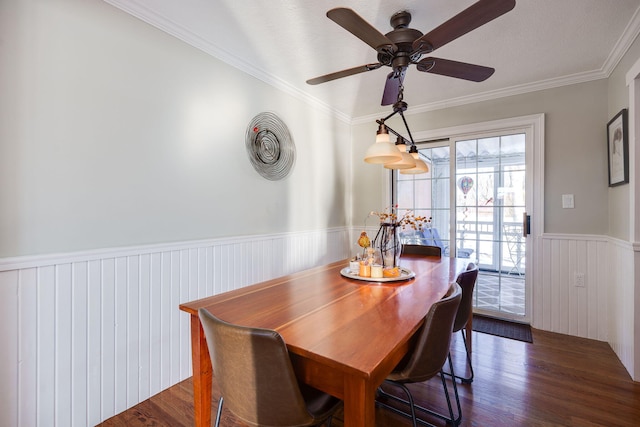 dining space featuring ornamental molding, dark wood-type flooring, and ceiling fan