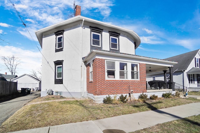 view of front of home featuring covered porch and a front lawn