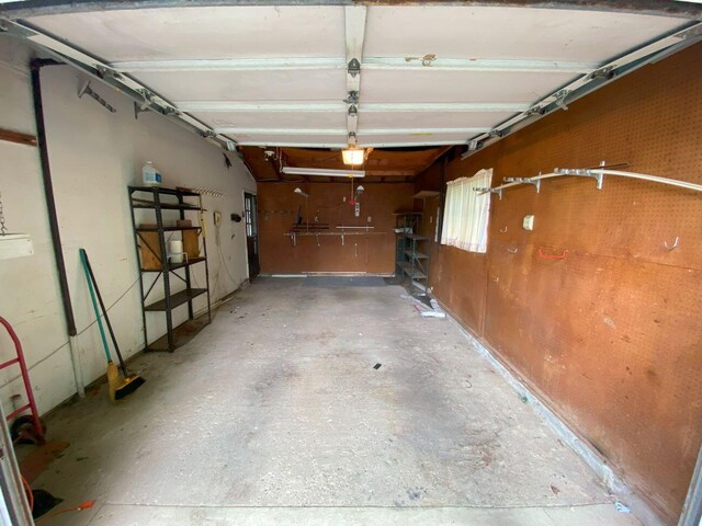 2647 Allen Dr, Springfield, OH 45505 - garage with a garage door opener