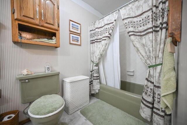 5283 Willow Dale Rd, Urbana, OH 43078 - full bathroom featuring toilet and shower / bathtub combination with curtain