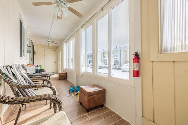 sunroom with ceiling fan