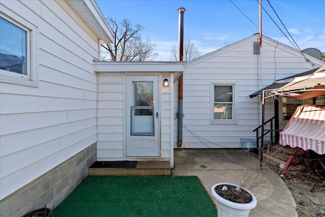 property entrance featuring a patio