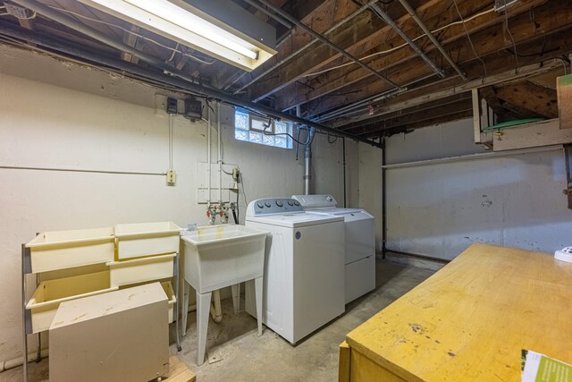 306 S 7th St, Miamisburg, OH 45342 - washroom featuring laundry area and independent washer and dryer