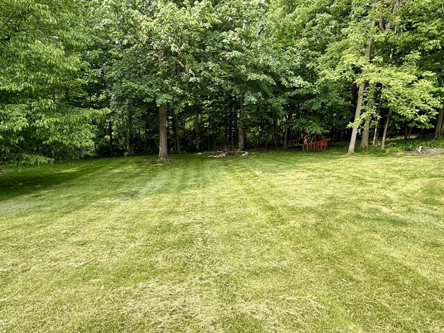 1337 Stratford Dr, Piqua, OH 45356 - view of grassy yard