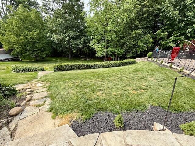 1337 Stratford Dr, Piqua, OH 45356 - view of grassy yard