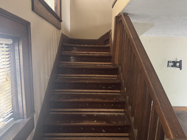 1108 N Fountain Blvd, Springfield, OH 45504 - view of stairway