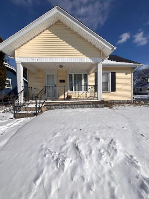 view of front of home with covered porch