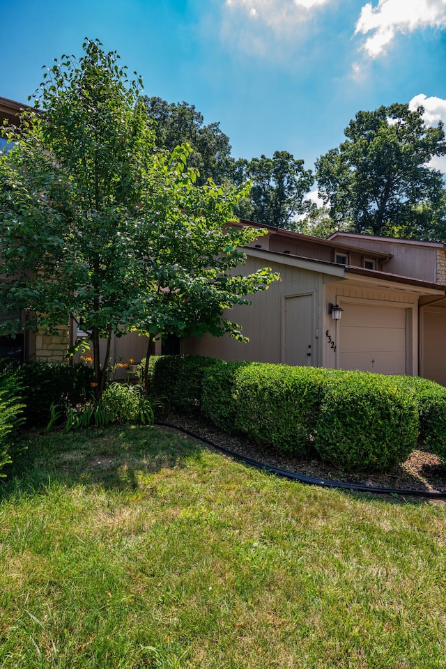 4321 Frontenac Dr, Beavercreek, OH 45440 - view of green lawn