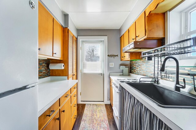 7748 Walnut St, Russells Point, OH 43348 - kitchen featuring white appliances, tasteful backsplash, wood finished floors, and light countertops