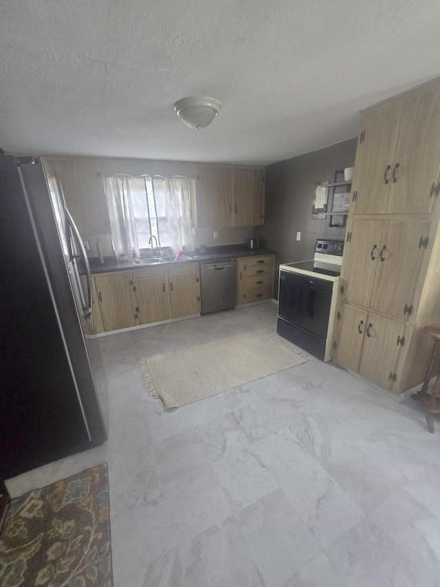 314 N Main St, De Graff, OH 43318