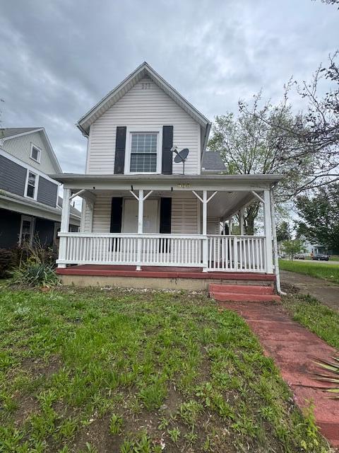 farmhouse featuring covered porch