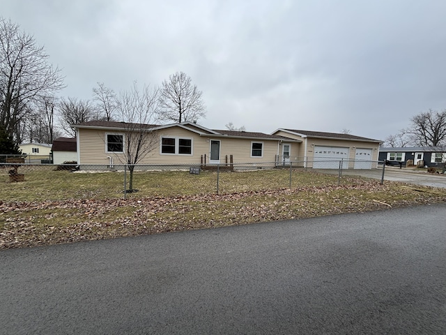 view of front of house featuring a fenced front yard and a front lawn