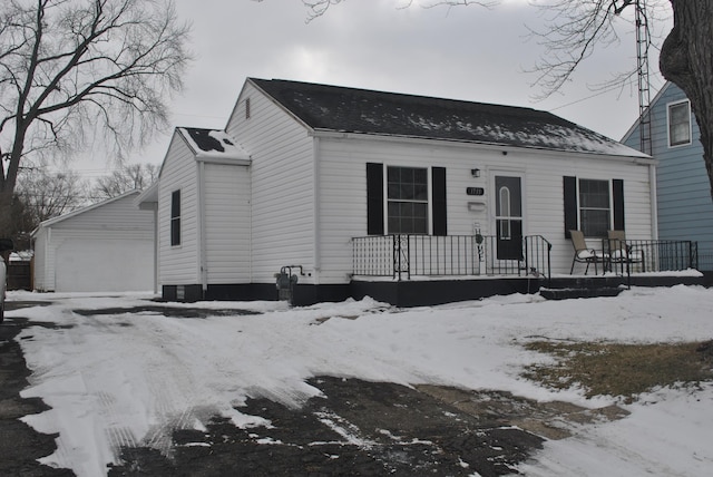 view of front facade featuring a garage