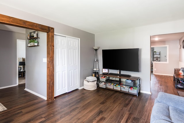 730 Maplecrest Dr, Troy, OH 45373 - living area featuring wood finished floors and baseboards