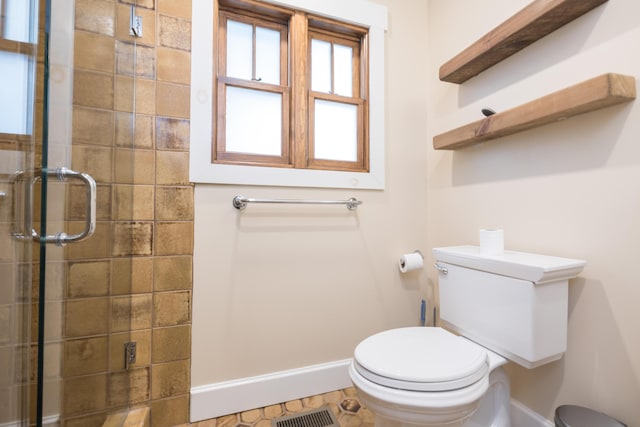 7933 Hickory Ave, Russells Point, OH 43348 - full bathroom featuring toilet, baseboards, and a tile shower