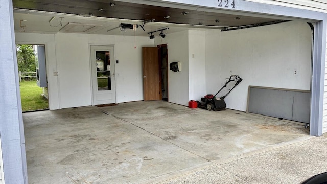 224 Oakcrest Ct, Russells Point, OH 43348 - garage featuring a garage door opener and ceiling fan