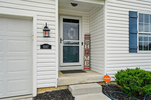 1087 Ayrshire Dr, Columbus, OH 43207 - doorway to property featuring a garage
