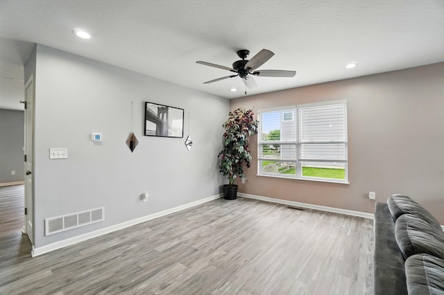 1087 Ayrshire Dr, Columbus, OH 43207 - unfurnished living room with a ceiling fan, wood finished floors, baseboards, and recessed lighting