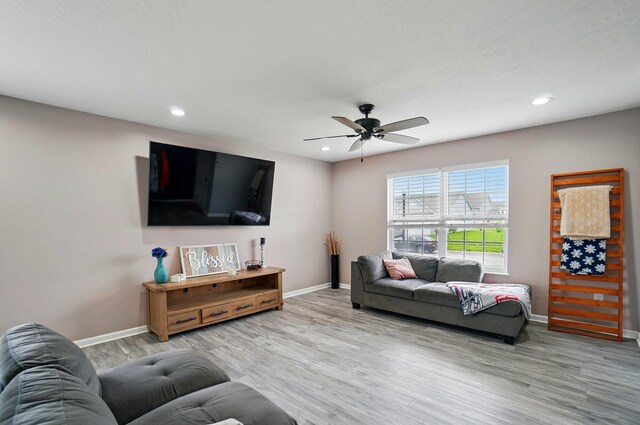 1087 Ayrshire Dr, Columbus, OH 43207 - living room featuring baseboards, wood finished floors, a ceiling fan, and recessed lighting