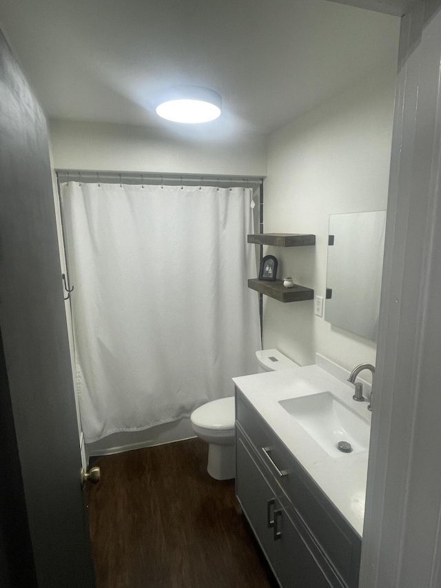 2412 W Spring St, Lima, OH 45805 - bathroom featuring wood finished floors, toilet, vanity, and shower / bathtub combination with curtain