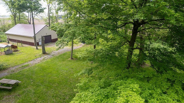 18866 Weimert School Rd, Wapakoneta, OH 45895 - view of grassy yard featuring a detached garage, a pole building, an outbuilding, and driveway