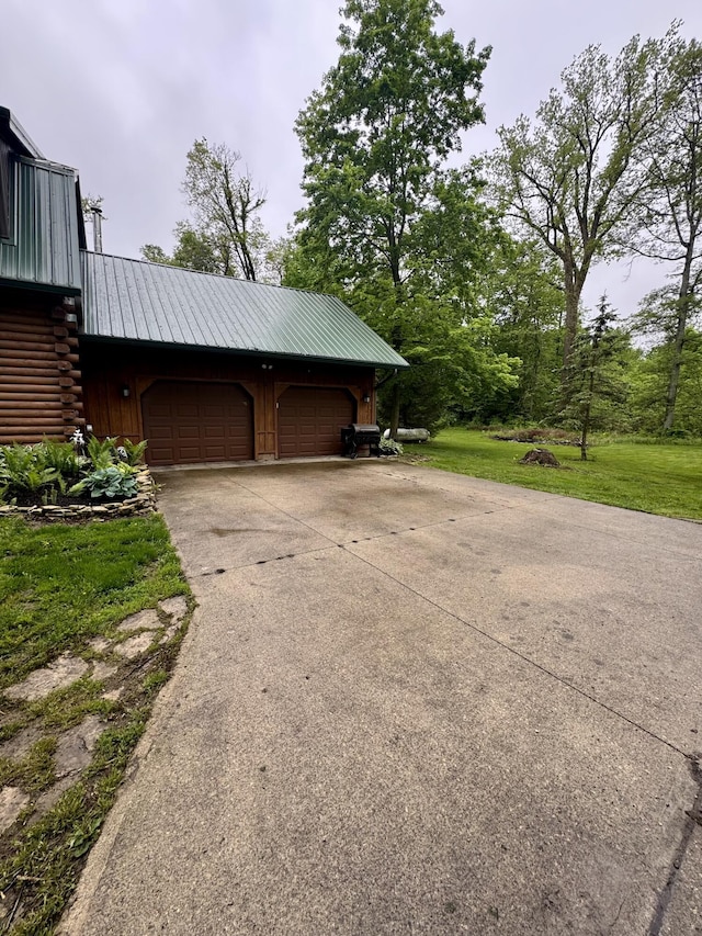 18866 Weimert School Rd, Wapakoneta, OH 45895 - garage featuring driveway